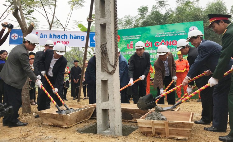 Lễ khởi công dự án đầu tư cải tạo, nâng cấp lưới điện nông thôn, miền núi, vùng sâu, vùng xa tỉnh Thái Nguyên năm 2017-2018. Ảnh: Hải Đăng