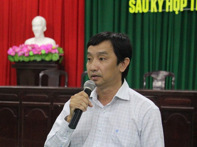 Ông Lê Tiến Dũng, Phó Giám đốc Sở GTVT TP Cần Thơ thông tin với các doanh nghiệp vận tải và người dân về việc giảm giá vé.