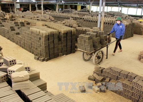 Nhà máy gạch Tuynel Phổ Phong- một trong những nhà máy sản xuất gạch quy mô lớn của Quảng Ngãi đi đầu trong việc cổ phần hóa. Ảnh: TTXVN