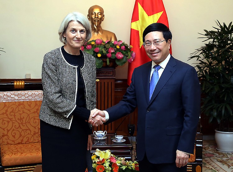 Phó Thủ tướng Phạm Bình Minh tiếp Đại sứ Đan Mạch Charlotte Laursen. Ảnh: VGP