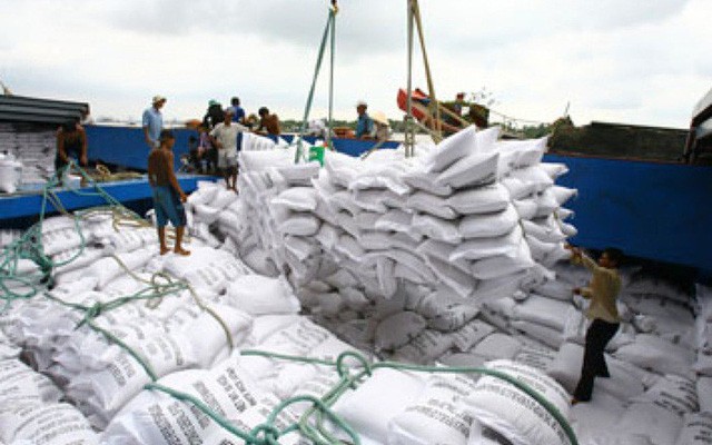 Hết tháng 11, cả nước vẫn cồn cỡ 811.000 tấn gạo trong kho của doanh nghiệp. Ảnh: VTV