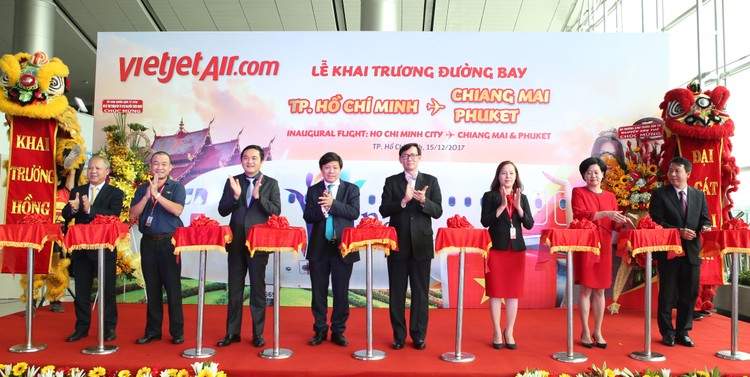 Nghi thức cắt băng khai trương 2 đường bay mới: TP.HCM – Phuket & TP.HCM – Chiang Mai.