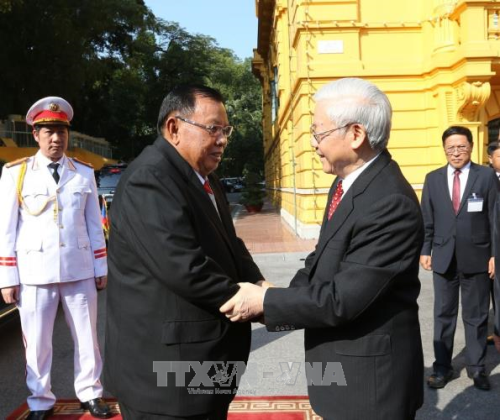 Tổng Bí thư Nguyễn Phú Trọng đón Tổng Bí thư, Chủ tịch nước Lào Bounnhang Vorachith. Ảnh: TTXVN