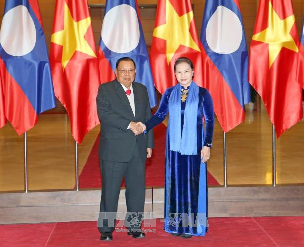 Chủ tịch Quốc hội Nguyễn Thị Kim Ngân hội kiến với Tổng Bí thư, Chủ tịch nước Lào Bounnhang Vorachit. Ảnh: TTXVN