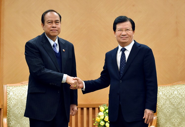 Phó Thủ tướng Trịnh Đình Dũng tiếp Ngài U Tint Swai – Chủ tịch Hội hữu nghị Myanmar-Việt Nam. Ảnh: VGP