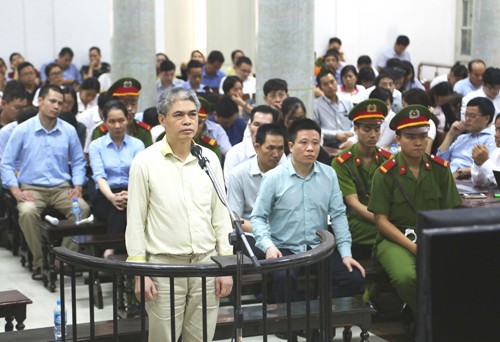 Ông Nguyễn Xuân Sơn khai trước tòa về việc biếu tiền ông Ninh Văn Quỳnh.