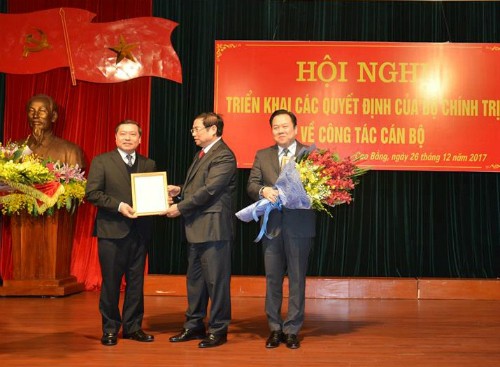 Từ trái qua: Ông Lại Xuân Môn, ông Phạm Minh Chính (Trưởng ban Tổ chức Trung ương) và ông Nguyễn Hoàng Anh. Ảnh: VGP