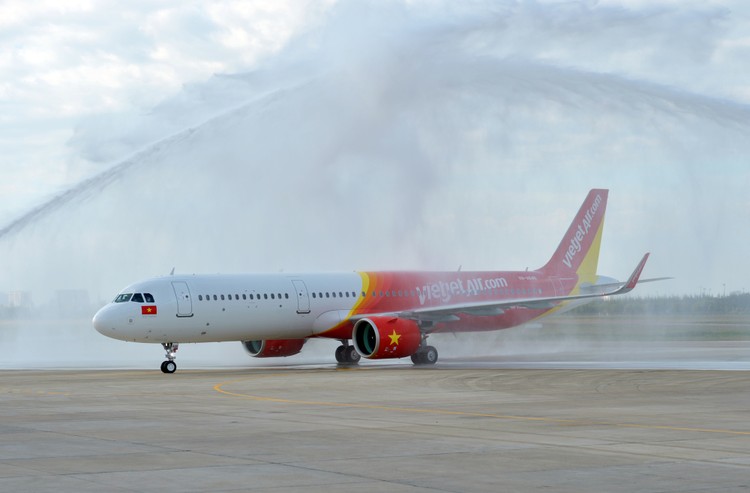 Tàu A321neo đầu tiên của Đông Nam Á về tới sân bay Tân Sơn Nhất, nâng tổng số tàu Vietjet nhận trong năm 2017 lên 17.
