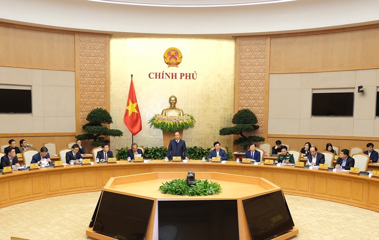 Thủ tướng Nguyễn Xuân Phúc chủ trì phiên họp Chính phủ thường kỳ tháng 12/2017. - Ảnh: VGP