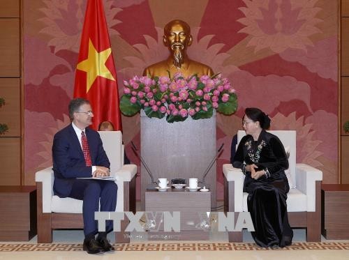 Chủ tịch Quốc hội Nguyễn Thị Kim Ngân tiếp Đại sứ Hoa Kỳ Daniel Kritenbrink. Ảnh: TTXVN