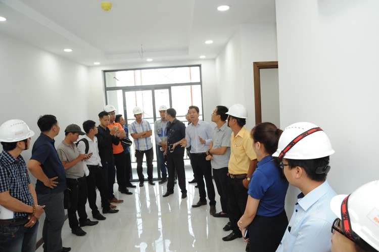 Him Lam Land tổ chức cho khách hàng tham quan căn hộ hoàn thiện tại Him Lam Phú An