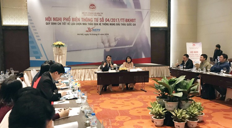  Hội nghị phổ biến Thông tư 04/2017/TT-BKHĐT về lựa chọn nhà thầu qua Hệ thống mạng đấu thầu quốc gia. Ảnh: Trần Tuyết