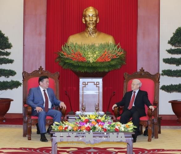 Tổng Bí thư Nguyễn Phú Trọng tiếp thân mật Chủ tịch Quốc hội Mông Cổ Miyegombo Enkhbol. Ảnh: TTXVN