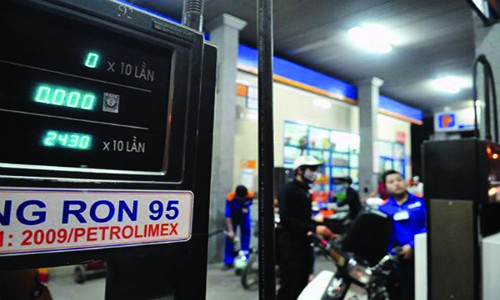 Thủ tướng yêu cầu liên Bộ báo cáo biến động giá xăng dầu trên thị trường.