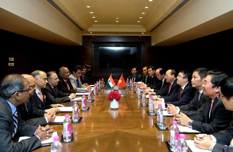 Thủ tướng Nguyễn Xuân Phúc tiếp các lãnh đạo Tập đoàn Tata. Ảnh: VGP