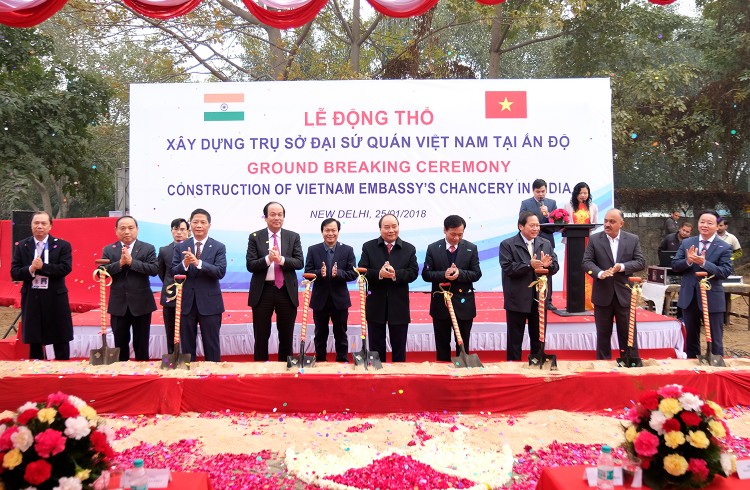 Thủ tướng Nguyễn Xuân Phúc và Đoàn Cấp cao Việt Nam dự lễ động thổ xây dựng trụ sở Đại sứ quán Việt Nam tại Ấn Độ. Ảnh: VGP