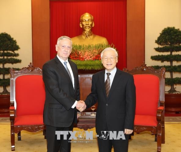 Tổng Bí thư Nguyễn Phú Trọng tiếp Bộ trưởng Quốc phòng Hoa Kỳ. Ảnh: TTXVN