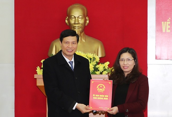 Chủ tịch UBND tỉnh Quảng Ninh Nguyễn Đức Long đã trao quyết định bổ nhiệm bà Nguyễn Thị Tuyết Hạnh giữ chức vụ Chủ tịch UBND huyện Bình Liêu
