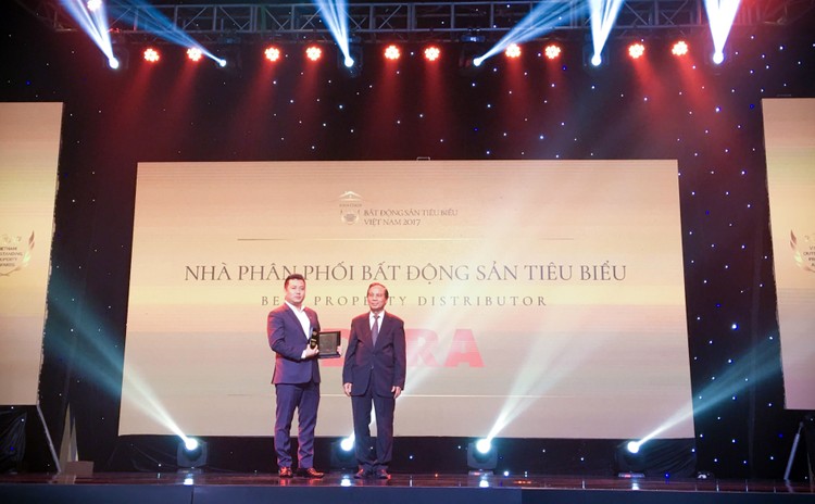 DKRA Việt Nam nhận giải thưởng Nhà phân phối BĐS tiêu biểu năm 2017