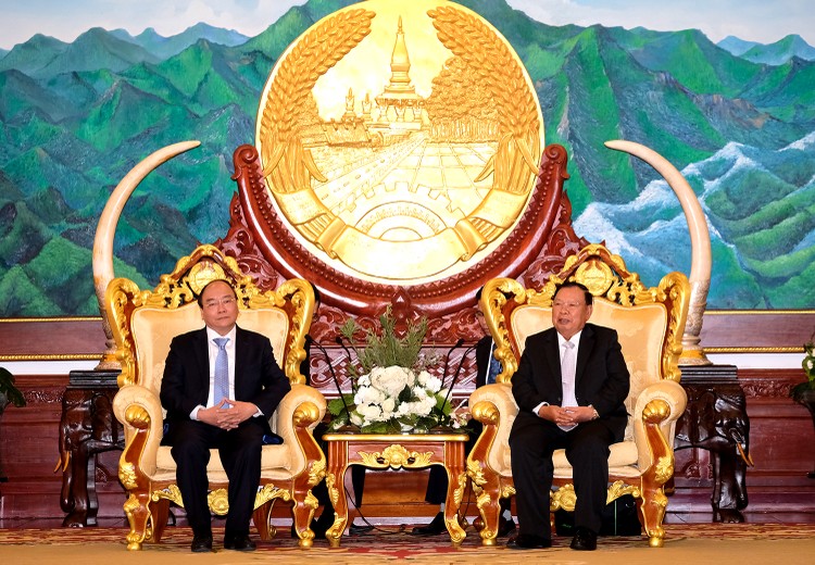 Thủ tướng Nguyễn Xuân Phúc và Tổng Bí thư, Chủ tịch nước Lào Bounnhang Vorachith - Ảnh: VGP