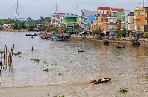 Nhà ven sông Cái Vồn, thuộc thị xã Bình Minh
