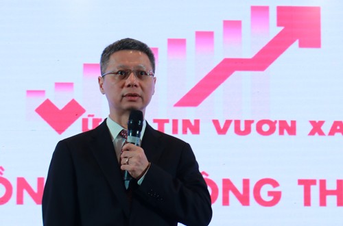 Tổng giám đốc Techcombank Nguyễn Lê Quốc Anh chia sẻ kế hoạch phát triển tại ĐHCĐ 2018. Ảnh: TCB.