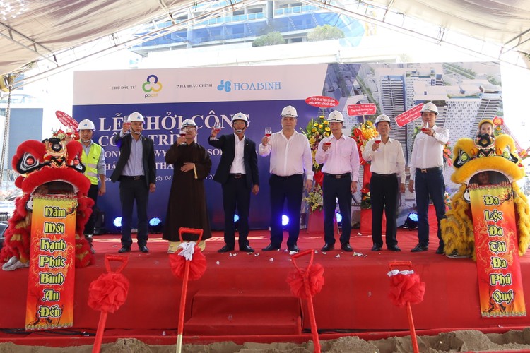 Công ty CP Tập đoàn Xây dựng Hòa Bình vừa khởi công gói thầu dự án Condotel Wyndham Soleil Đà Nẵng.