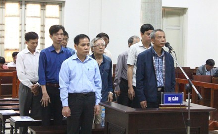 Nguyên Phó Chủ tịch UBND TP Hà Nội - ông Phí Thái Bình vắng mặt vì lí do sức khoẻ.