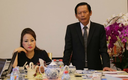 Bà Chu Thị Bình cùng luật sư Phan Trung Hoài. Ảnh: PV