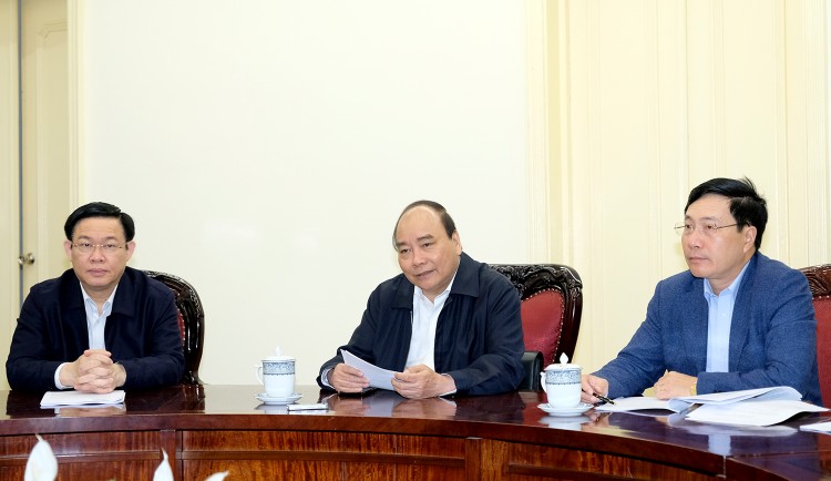 Thủ tướng Nguyễn Xuân Phúc, Phó Thủ tướng Phạm Bình Minh và Phó Thủ tướng Vương Đình Huệ tại cuộc họp. Ảnh: VGP