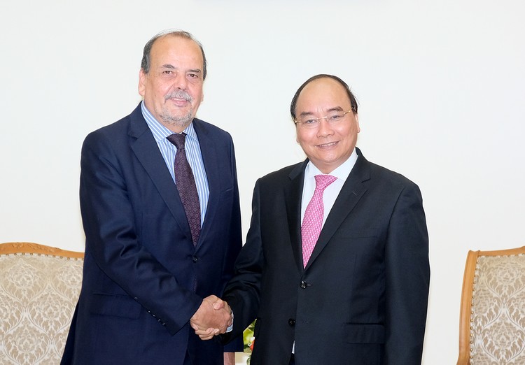 Thủ tướng Nguyễn Xuân Phúc tiếp Đại sứ Chile tại Việt Nam Claudio Andres De Negri Quintana đến chào từ biệt nhân kết thúc nhiệm kỳ công tác. Ảnh: VGP