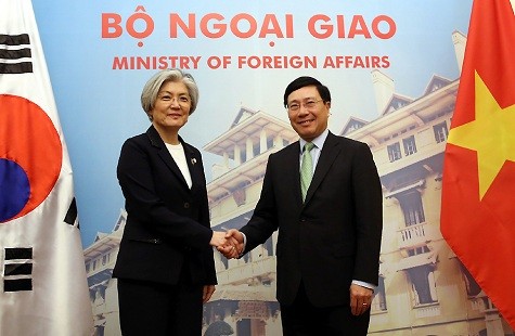Phó Thủ tướng, Bộ trưởng Ngoại giao Phạm Bình Minh hội đàm với Bộ trưởng Ngoại giao Hàn Quốc Kang Kyung-wha - Ảnh: VGP