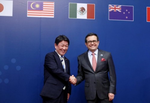 Đại diện Nhật Bản và Mexico trong lễ ký kết tại Chile. Ảnh: Reuters