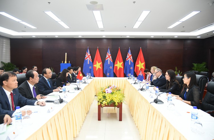 Ngày 10/11/2017, Thủ tướng Nguyễn Xuân Phúc đã có cuộc gặp song phương với Thủ tướng New Zealand Jacinda Ardern nhân dịp bà Thủ tướng sang dự Hội nghị Cấp cao APEC 2017 tại Đà Nẵng. Ảnh: VGP