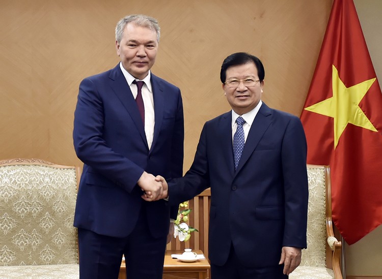 Phó Thủ tướng Trịnh Đình Dũng và ông Leonid Ivanovich Kalashnikov - Ảnh: VGP