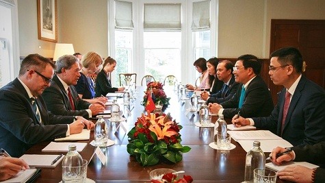 Phó Thủ tướng Phạm Bình Minh có cuộc gặp với Phó Thủ tướng, Bộ trưởng Ngoại giao New Zealand Winston Peters - Ảnh: VGP