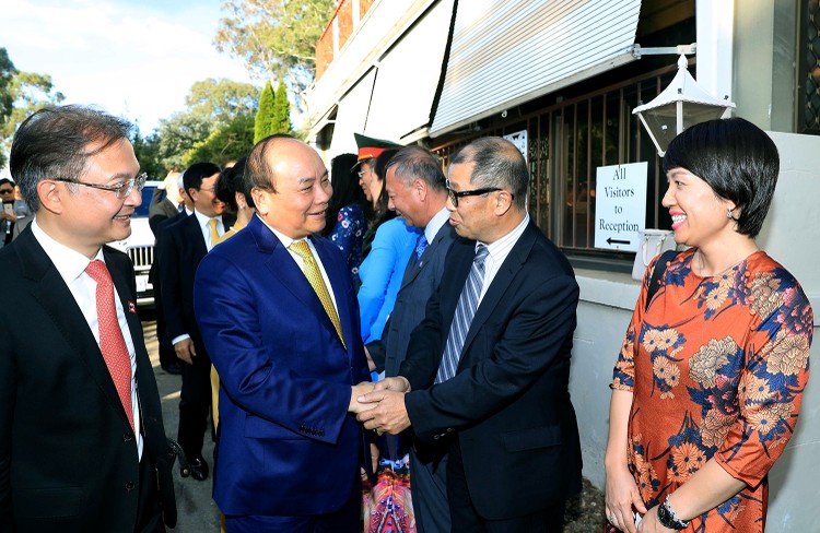 Thủ tướng Nguyễn Xuân Phúc gặp gỡ cán bộ, nhân viên Đại sứ quán Việt Nam và  đại diện kiều bào tại Australia. Ảnh: VGP