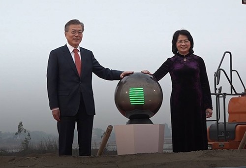 Tổng thống Moon Jae In và Phó chủ tịch nước Nguyễn Thị Ngọc Thịnh dự lễ động thổ V-KIST.