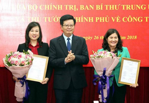 Từ trái qua: Bà Đào Hồng Lan, ông Mai Văn Chính và bà Nguyễn Thị Hà. Ảnh: XDD
