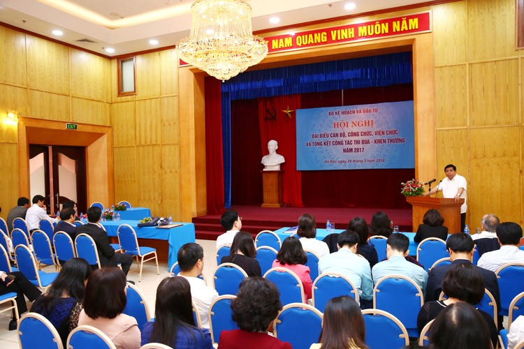 Bộ trưởng Bộ Kế hoạch và Đầu tư Nguyễn Chí Dũng phát biểu tại hội nghị. Ảnh: Lê Tiên
