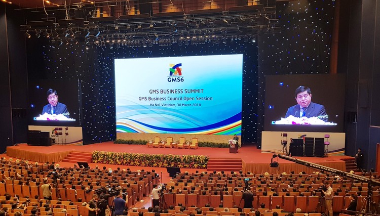 Bộ trưởng Bộ Kế hoạch và Đầu tư Nguyễn Chí Dũng phát biểu trong phiên khai mạc Diễn đàn Thượng đỉnh kinh doanh GMS. Ảnh: Cao Dung