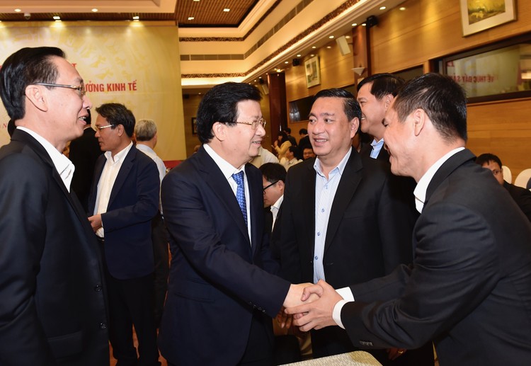 Phó Thủ tướng Trịnh Đình Dũng và các đại biểu tại Hội nghị. Ảnh: VGP