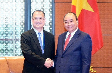 Thủ tướng Nguyễn Xuân Phúc tiếp ông Jonathan Choi, Chủ tịch Tập đoàn Sunwah, Hong Kong (Trung Quốc) - Ảnh: VGP