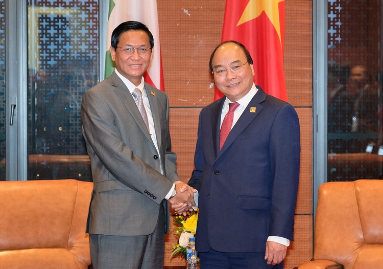 Thủ tướng Nguyễn Xuân Phúc và Phó Tổng thống Mynamar Henry Van Thio. Ảnh: VGP