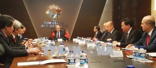 Đoàn công tác làm việc với Bộ trưởng Khoa học, Công nghiệp và Công nghệ Thổ Nhĩ Kỳ Faruk Ozlu. Ảnh: TTXVN phát