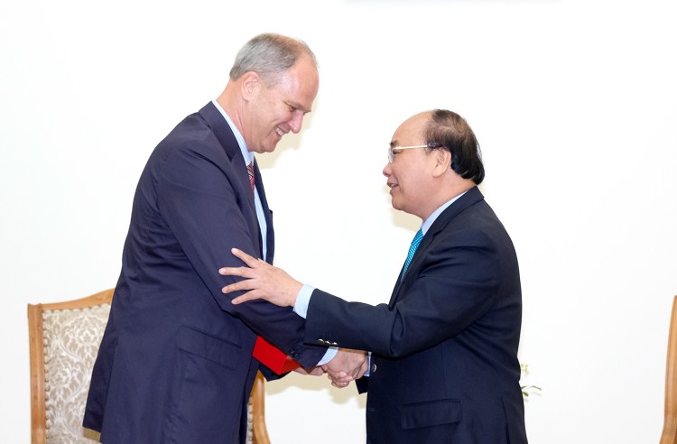 Thủ tướng Nguyễn Xuân Phúc và Đại sứ CHLB Đức tại Việt Nam, Christian Berger. Ảnh: VGP
