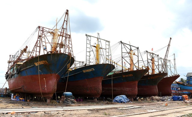 5 tàu vỏ thép của ngư dân Bình Định do Công ty Đại Nguyên Dương đóng bị hư hỏng nặng trong năm 2017 phải nằm bờ sửa chữa nhiều tháng liền