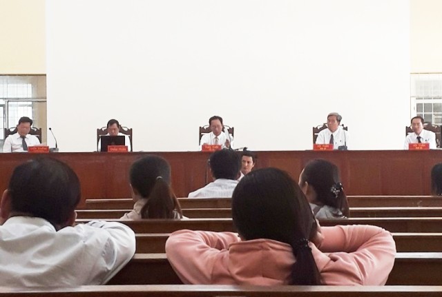 Phiên tòa xét xử nguyên Trưởng Phòng LĐ-TB&XH huyện Trần Văn Thời. (Ảnh: CTV)