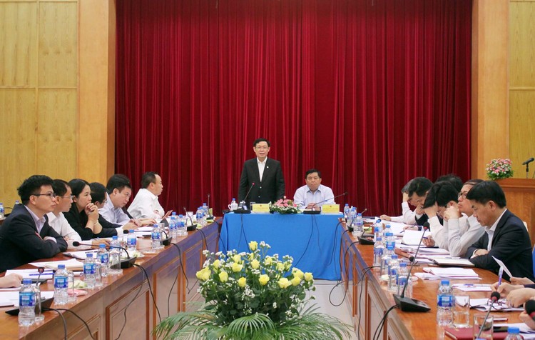 Phó Thủ tướng Vương Đình Huệ phát biểu chỉ đạo tại buổi làm việc.