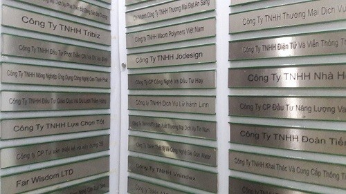 Một phần trong danh sách hàng trăm công ty cùng thuê tại Lầu 9 của một tòa nhà trên đường Nguyễn Huệ (TP HCM), trụ sở theo đăng ký của Modern Tech.